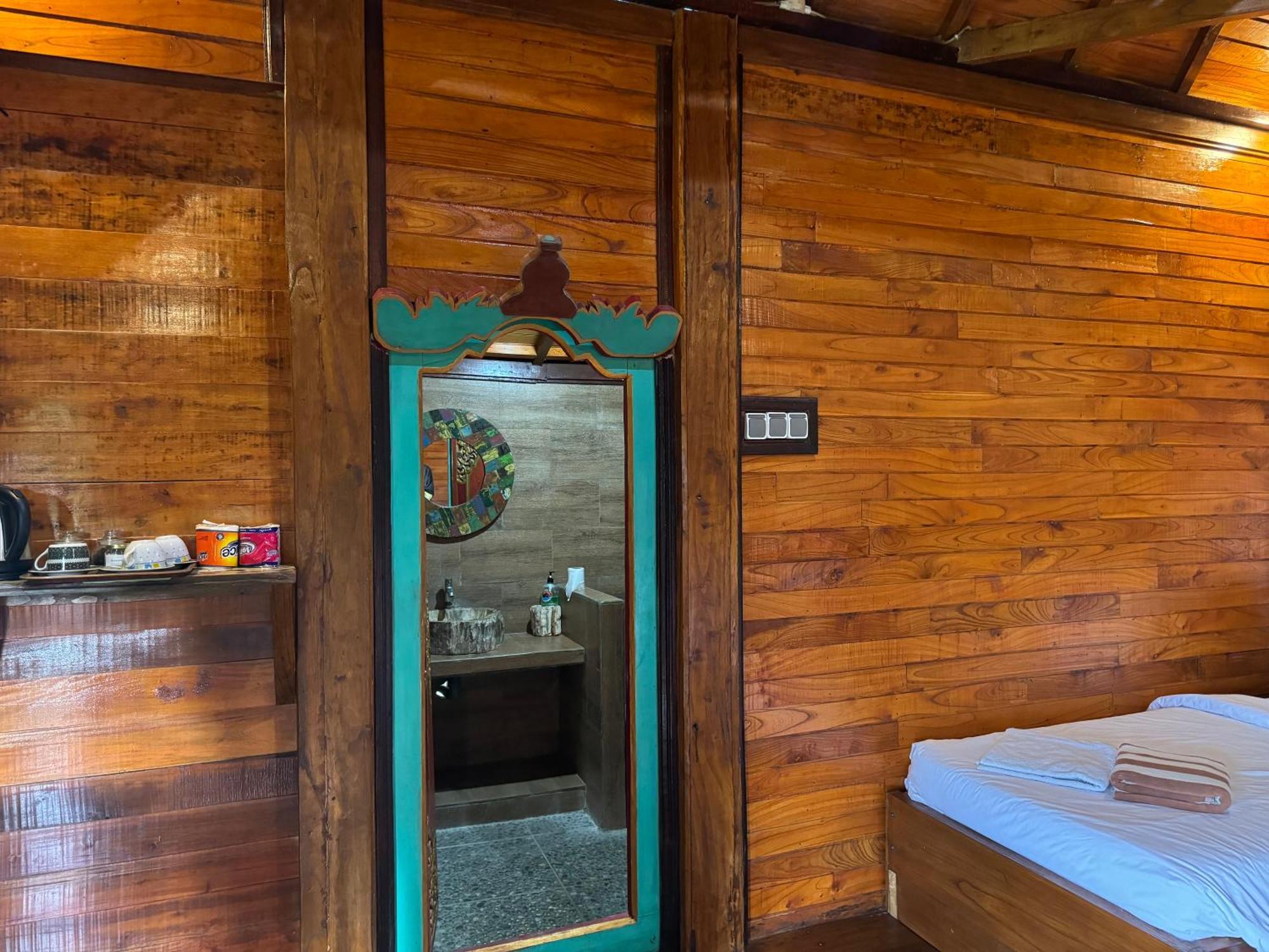 Black Lava Hostel And Lodge Kintamani  Exterior photo